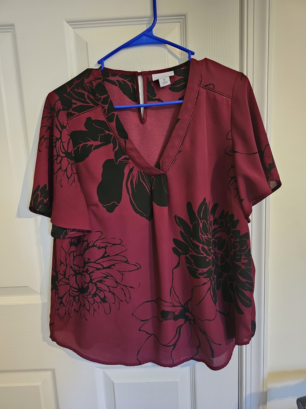 Liz Claiborne Wine & Black Floral V-Neck Flutter Sleeve Blouse